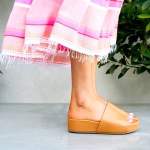 Beek Pelican Leather Sandals in Honey. Size 6. Like new!